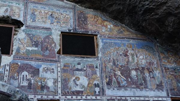 Sümela'da fresklere kazınan isimler silinecek  