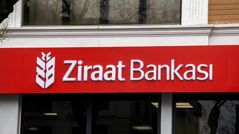 ÇALIŞTIĞI BANKADA İNTİHAR  ETTİ