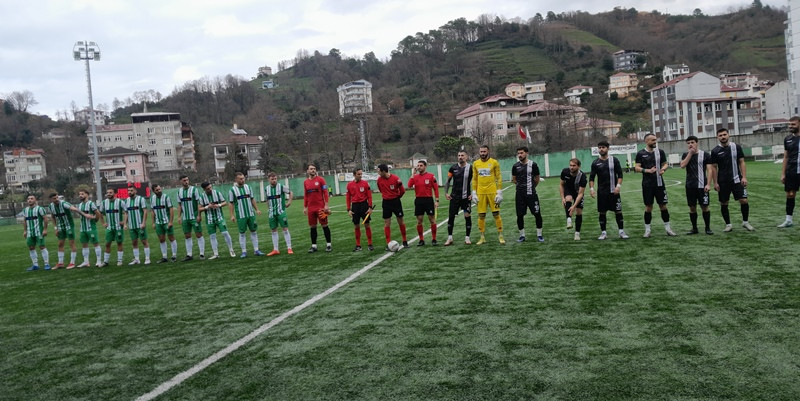 RİZE DERBİSİNİ  3  KIRIMIZI KARTA RAĞMEN KAZANARAK  İLK  YARIYI LİDER TAMAMLADI