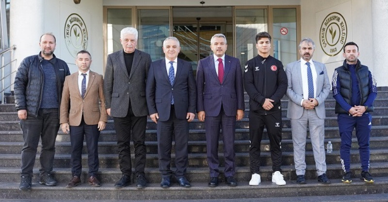 RİZE VALİSİNDEN RİZESPOR'A  ÖZEL ZİYARET