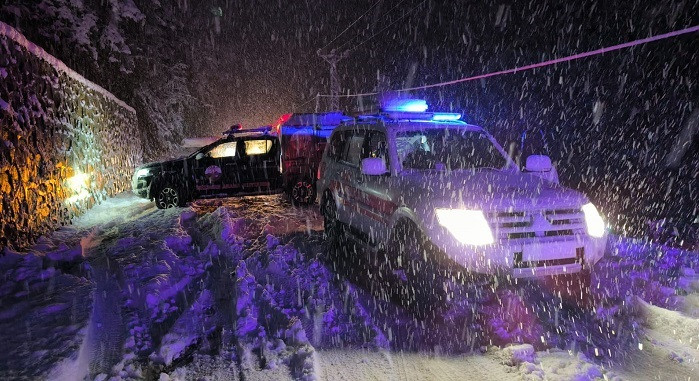 RİZE'DE KAR OKULLARI TATİL ETTİ