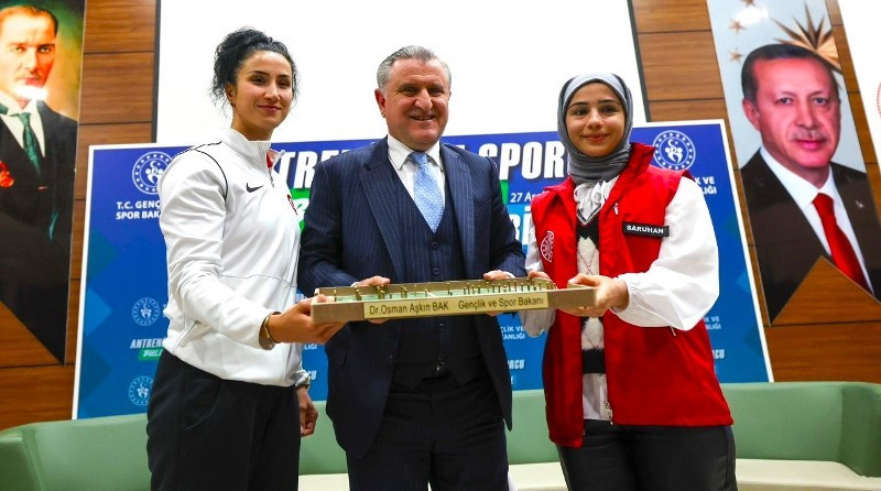 RİZE’DE KONUŞTU.  “GENÇLERİMİZ ÖZGÜVENLİ OLMALI, BEN YAPARIM DEMELİ” 