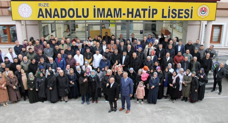 RİZE'DE  GÖREVDEN ALINAN  OKUL İDARECİLERİNE VELİLERDEN DESTEK 