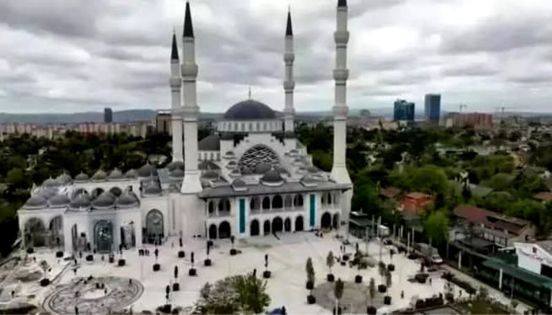 RİZE'YE RİZELİ İŞ İNSANINDAN 4000 KİŞİLİK CAMİ