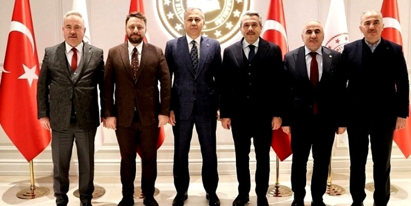 VALİ, BAŞKAN İL BAŞKANII VE VEKİLLER RİZE İÇİN ANKARA'YA ÇIKARMA YAPTI 